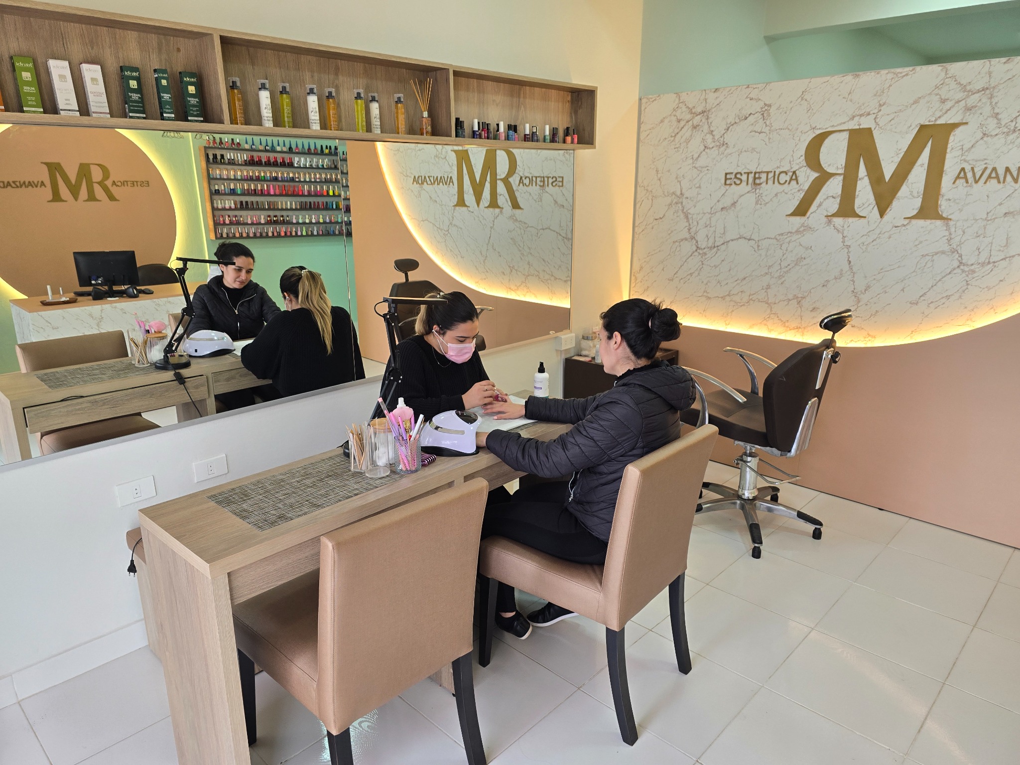 RM Estética Avanzada — Equipos y ambiente